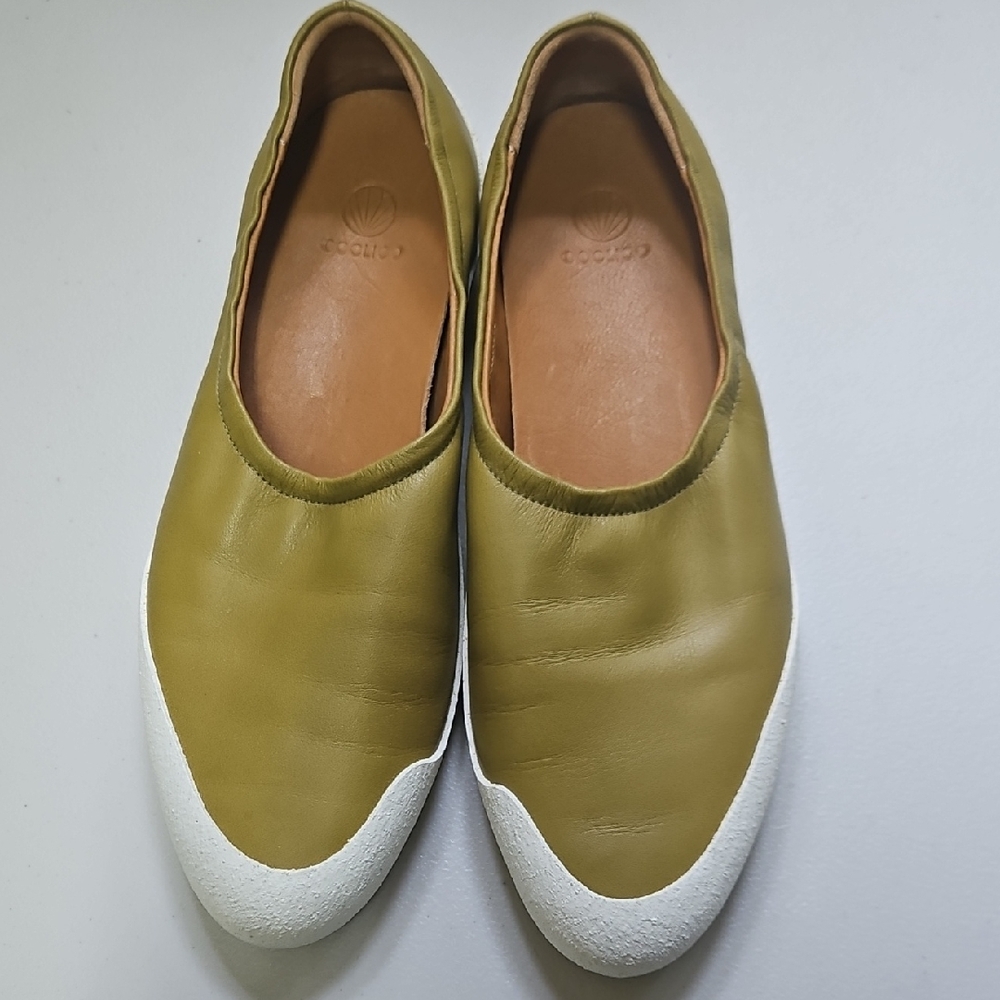 COCLICO Olive Green and White Flats
